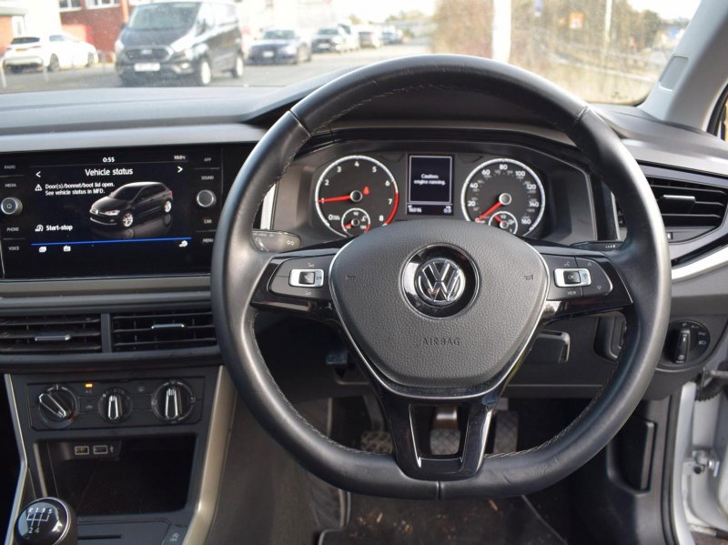 VOLKSWAGEN POLO