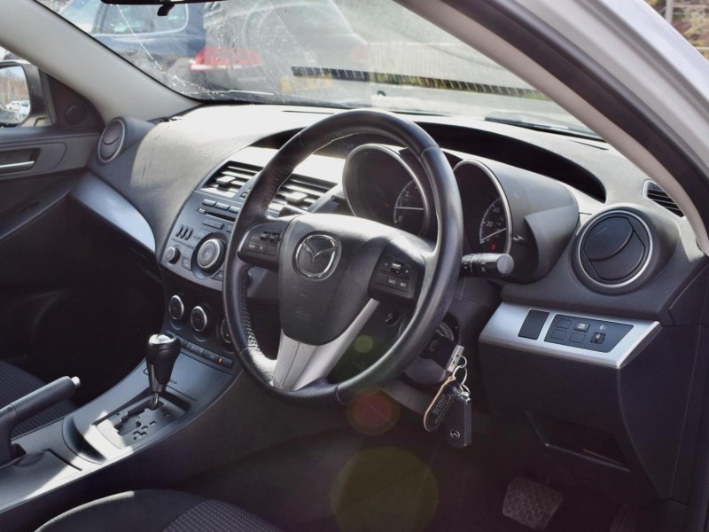 MAZDA MAZDA3