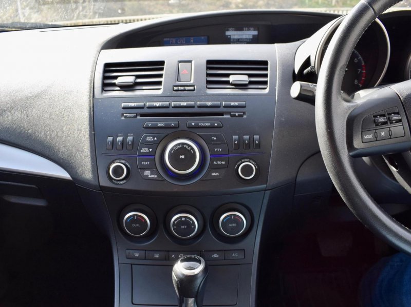 MAZDA MAZDA3